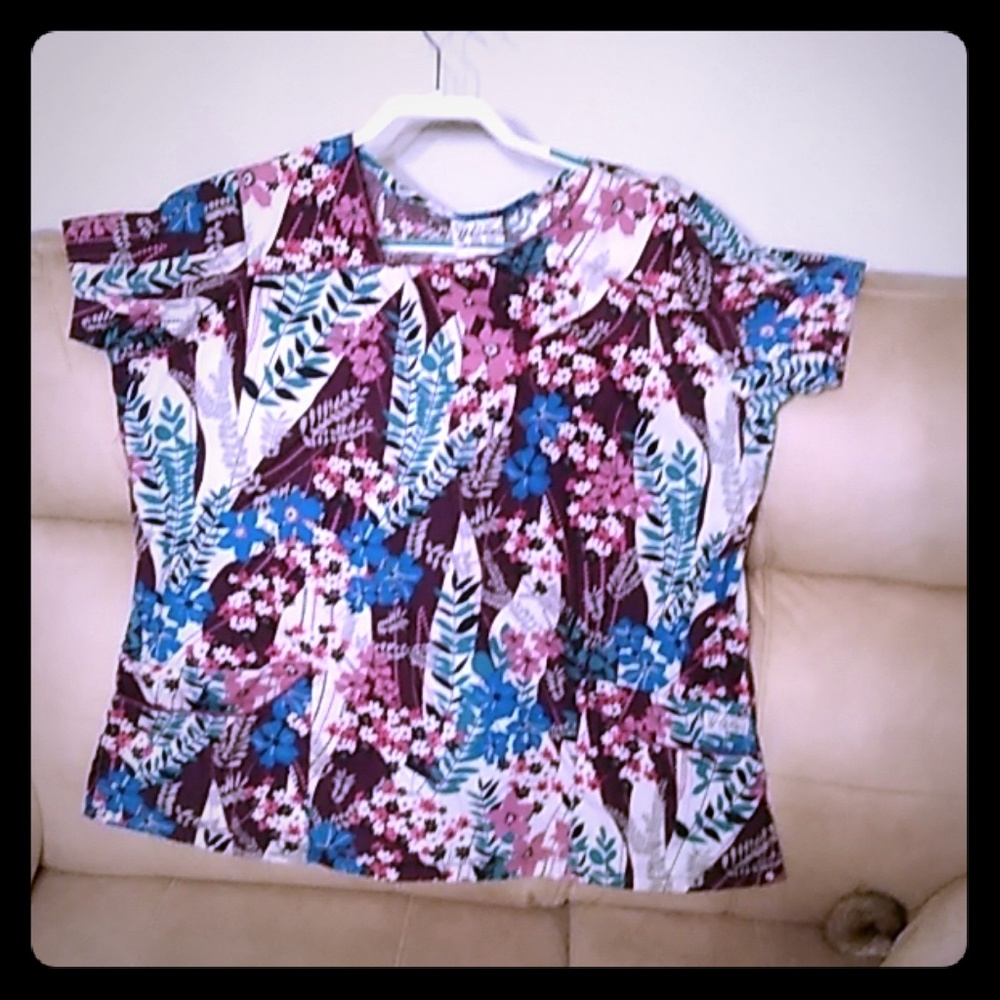 Uniform Advantage scrub top